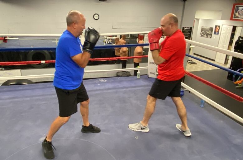 The 20 participants are split into two teams of 10. The Red Team, which is coached by local boxer Syd Vanderpool and the Blue Team is coached by Kaitlyn Clark.