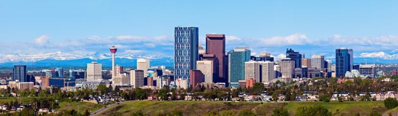 a city skyline during the day time.