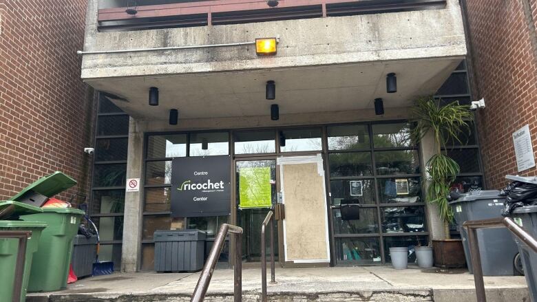 the outside of Ricochet shelter in Montreal's West Island