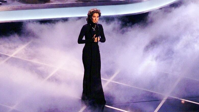 Celine Dion sings 'My Heart Will Go On' during the 70th Academy Awards on March 23, 1998, wearing the Titanic heart-of-the-ocean necklace and her turtleneck dress. 