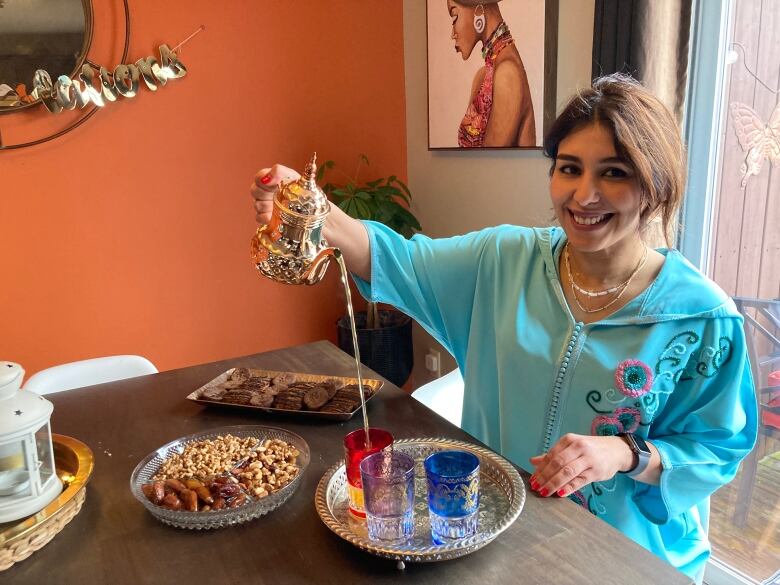 Asma El Idrissi pours a cup of tea