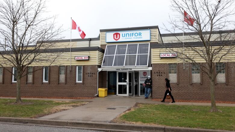 A building that says Unifor local 444 and local 200 on it.