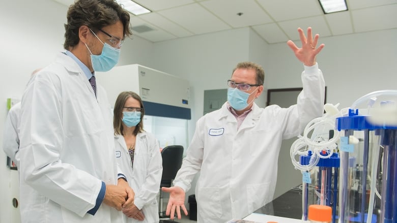 Prime Minister Justin Trudeau speaks with scientists during a visit to the National Research Council of Canada (NRC) Royalmount facility in Montreal, Monday, Aug 31, 2020.