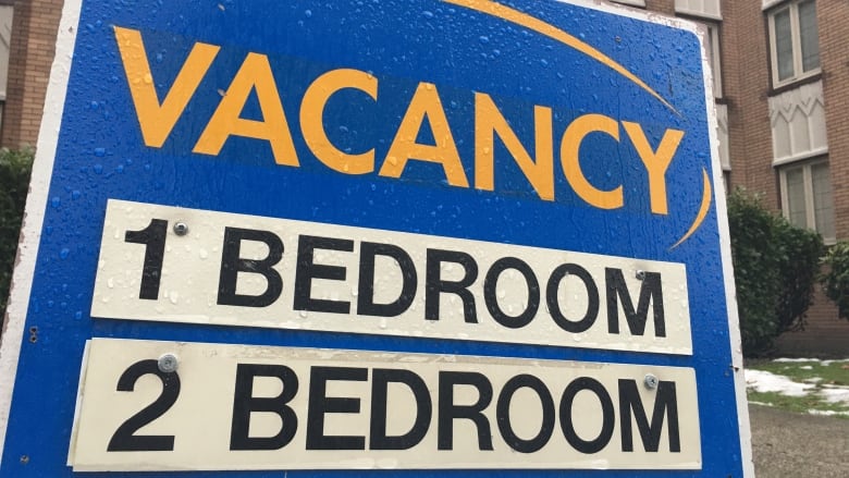 A sign that says vacancy, 1 bedroom, 2 bedroom