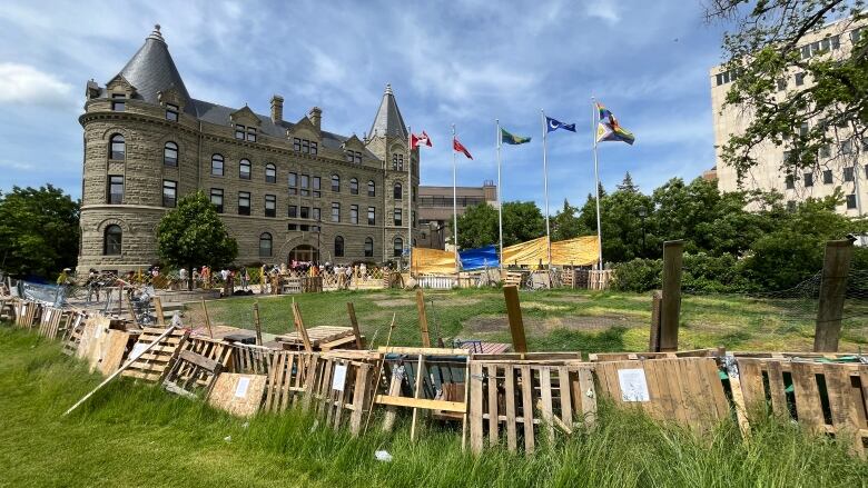 A field with a wall made from wooden pallets. 