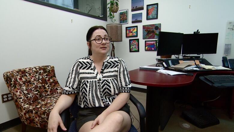 A woman sitting at the chair.