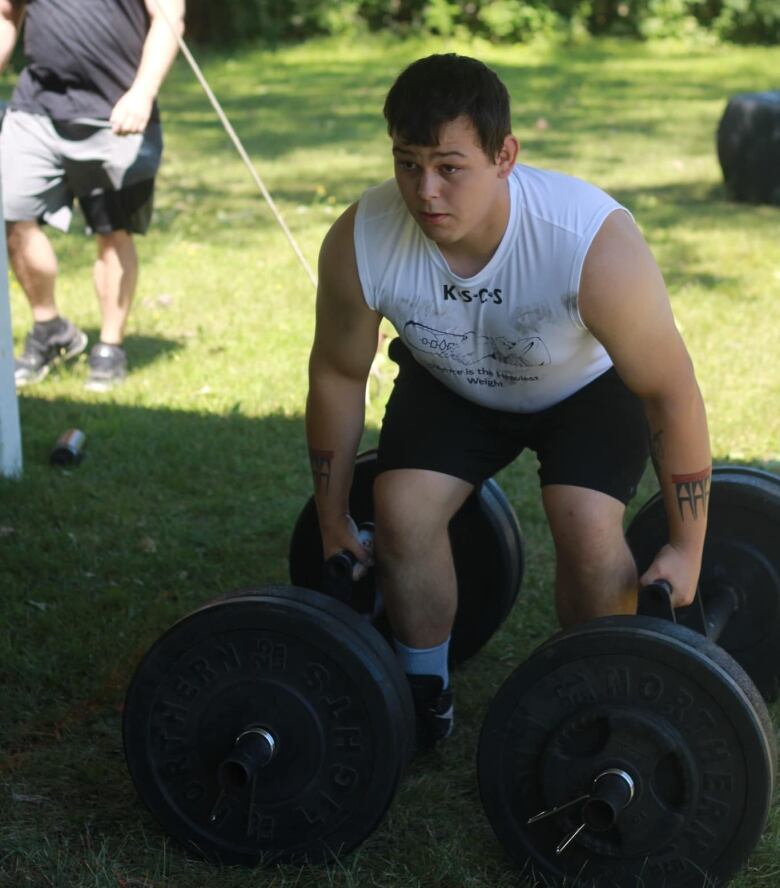 Nick Cross prepares to do a farmer's walk.