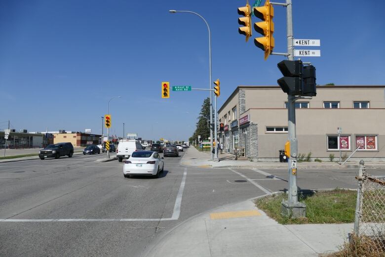 A roadway in Winnipeg, Manitoba that shows multiple cars driving. 