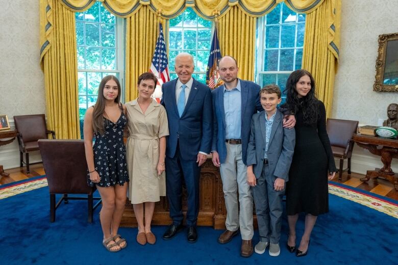 Vladimir Kara-Murza along with his wife Evgenia, and their three children, visited with U.S. President Joe Biden at the White House on August 16.  Kara-Murza has close ties with American lawmakers and his wife and children reside in the U.S.