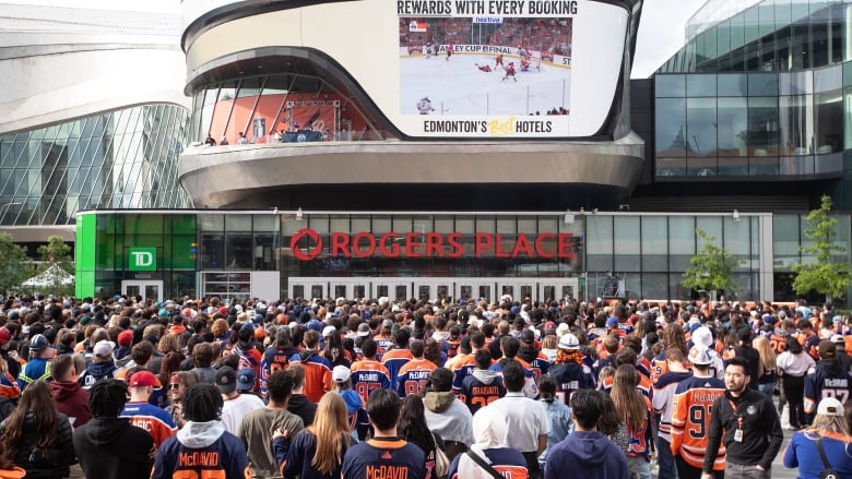 Oilers fans watch as the Edmonton Oilers take on the Florida Panther