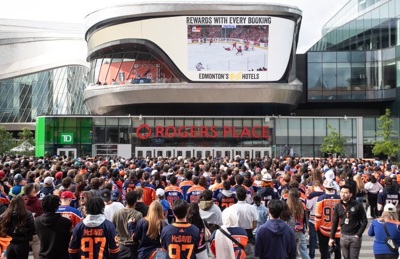 Oilers fans watch as the Edmonton Oilers take on the Florida Panther