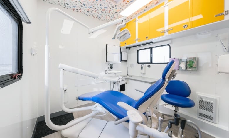 The Alex Health Centre offers visual check-ups and fluoride varnish through their dental health bus. 