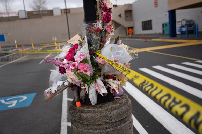 a bouquet of flowers on a pole