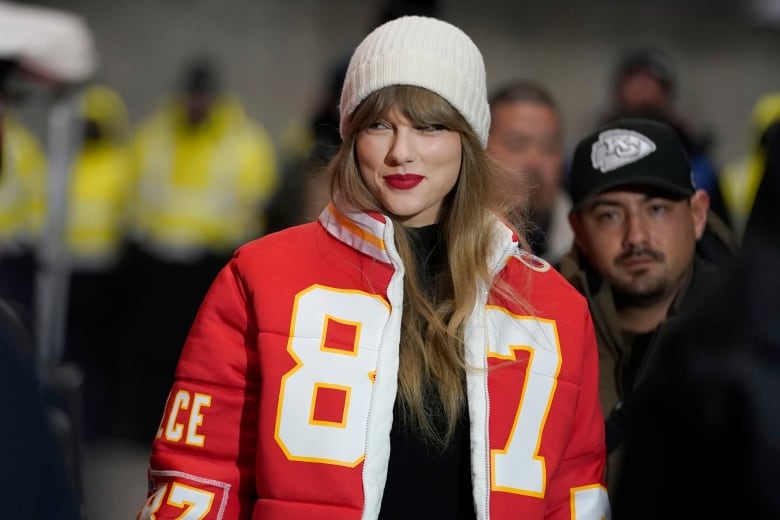 A woman wearing a read jacket.