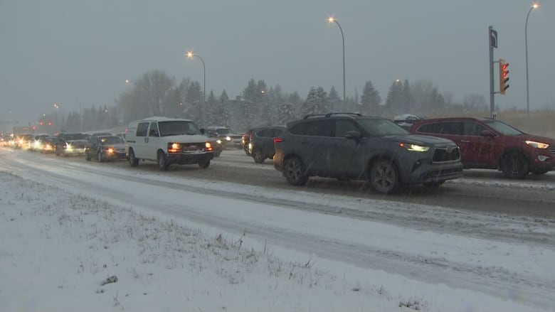 Environment Canada issued a snowfall warning for the city of Calgary early on Monday morning.