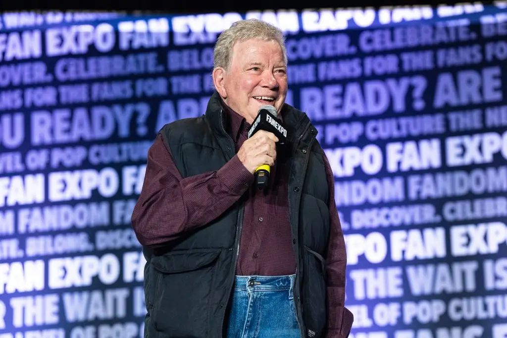 At 95, William Shatner Still Has Crowds Laughing in Calgary with Tales of Chaos, Celebrity Mishaps, and Life in the Spotlight