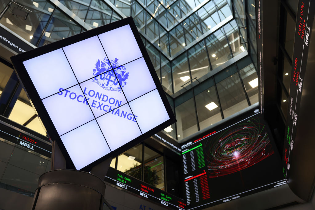 British Bond Markets Tumble as Oil Prices Spike and Political Uncertainty Grows