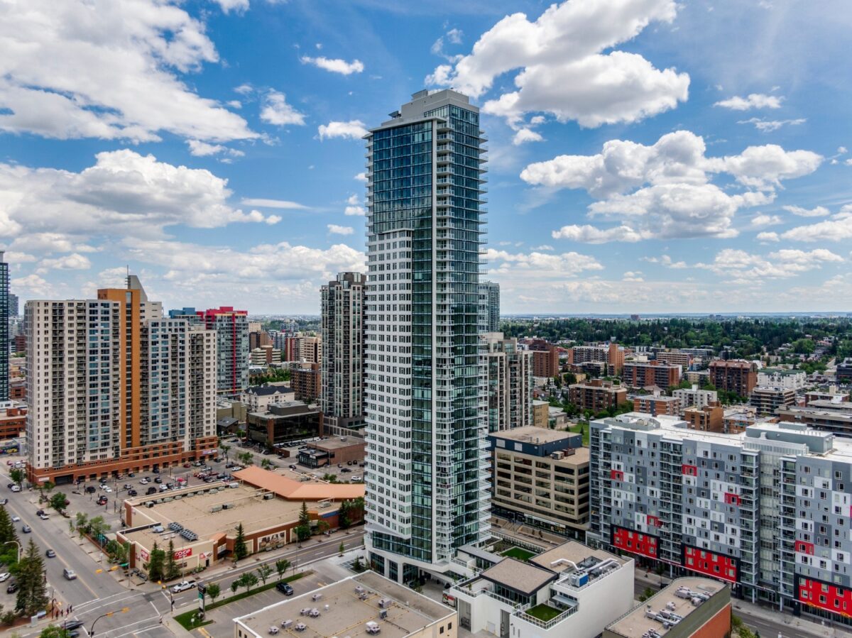 Calgary Renters Sweltering in Heat: Housing Advocates Push for Temperature Cap Bylaw