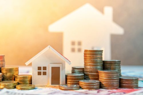 Canadian Homeowners Borrowing More as House Values Fall: What This Means for Your Wallet