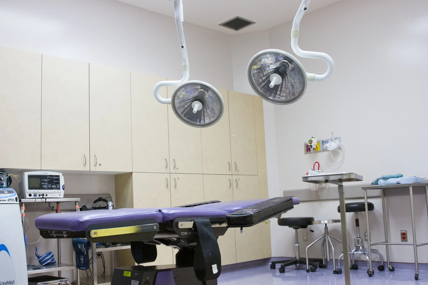Edmonton Orthopedic Surgery Disruptions Loom as Hospitalist Contract Crisis Deepens