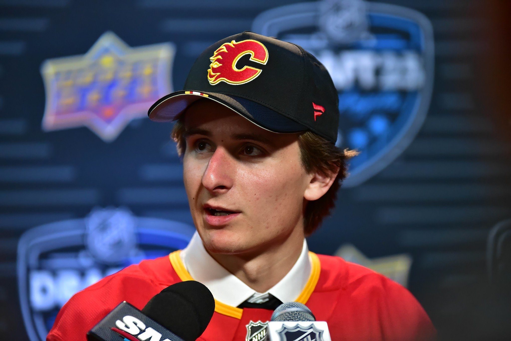 Flames 2025 First-Rounder Reschny Commits to North Dakota for Sophomore Year