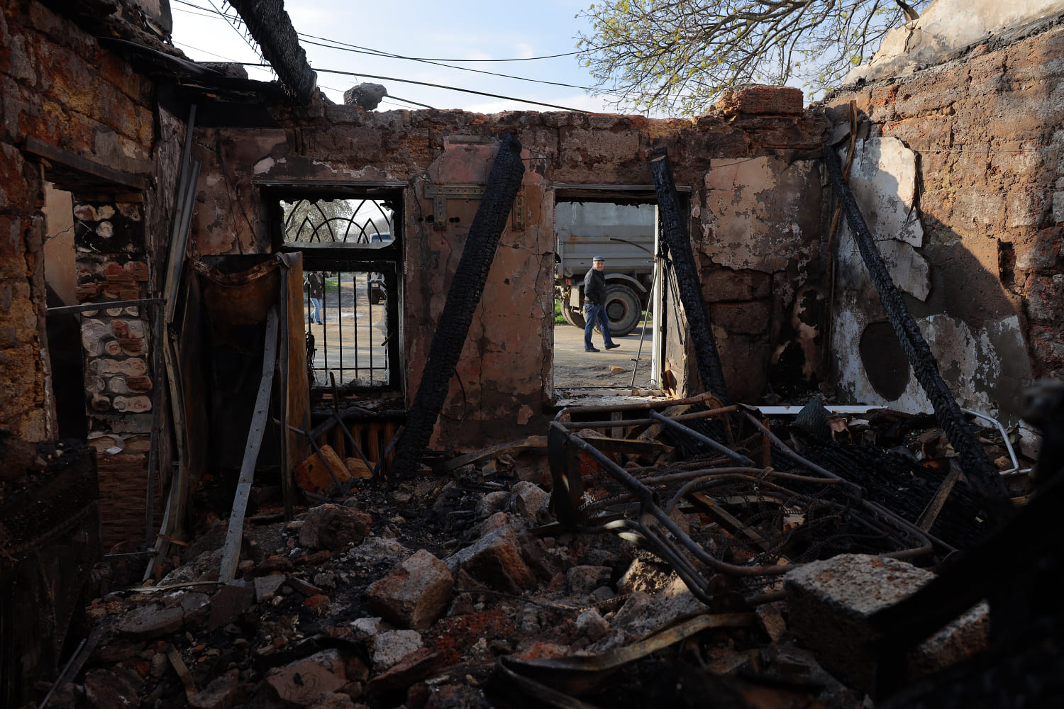 Russia pounds Ukrainian port city as Easter ceasefire begins