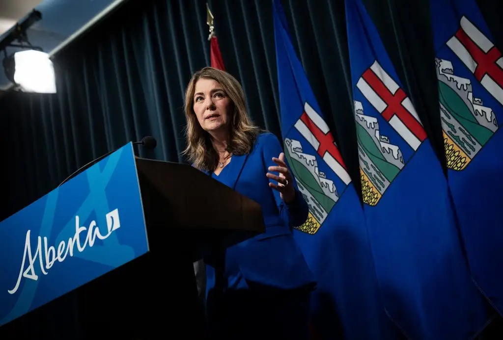 Smith Banking on Pipeline Deal to Shift Separatist Sentiment in Alberta